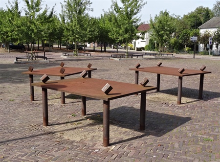 Aanbevolen: 'Stalen tafels en dijk' (1996) in Bemmel